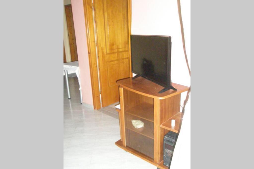 Lina'S Apartment Himare Bagian luar foto