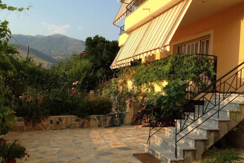 Lina'S Apartment Himare Bagian luar foto